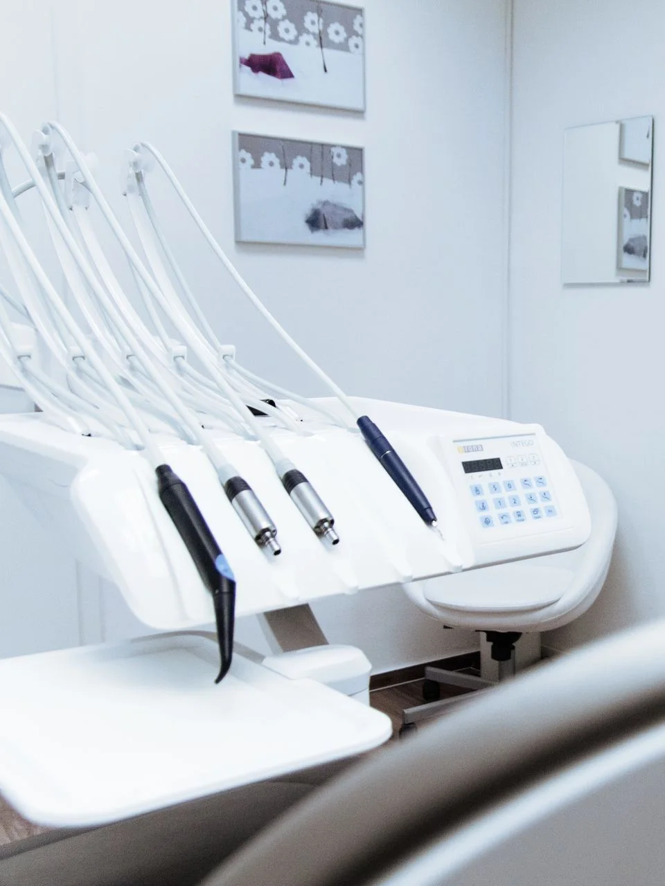 Dental operatory with delivery unit and patient chair
